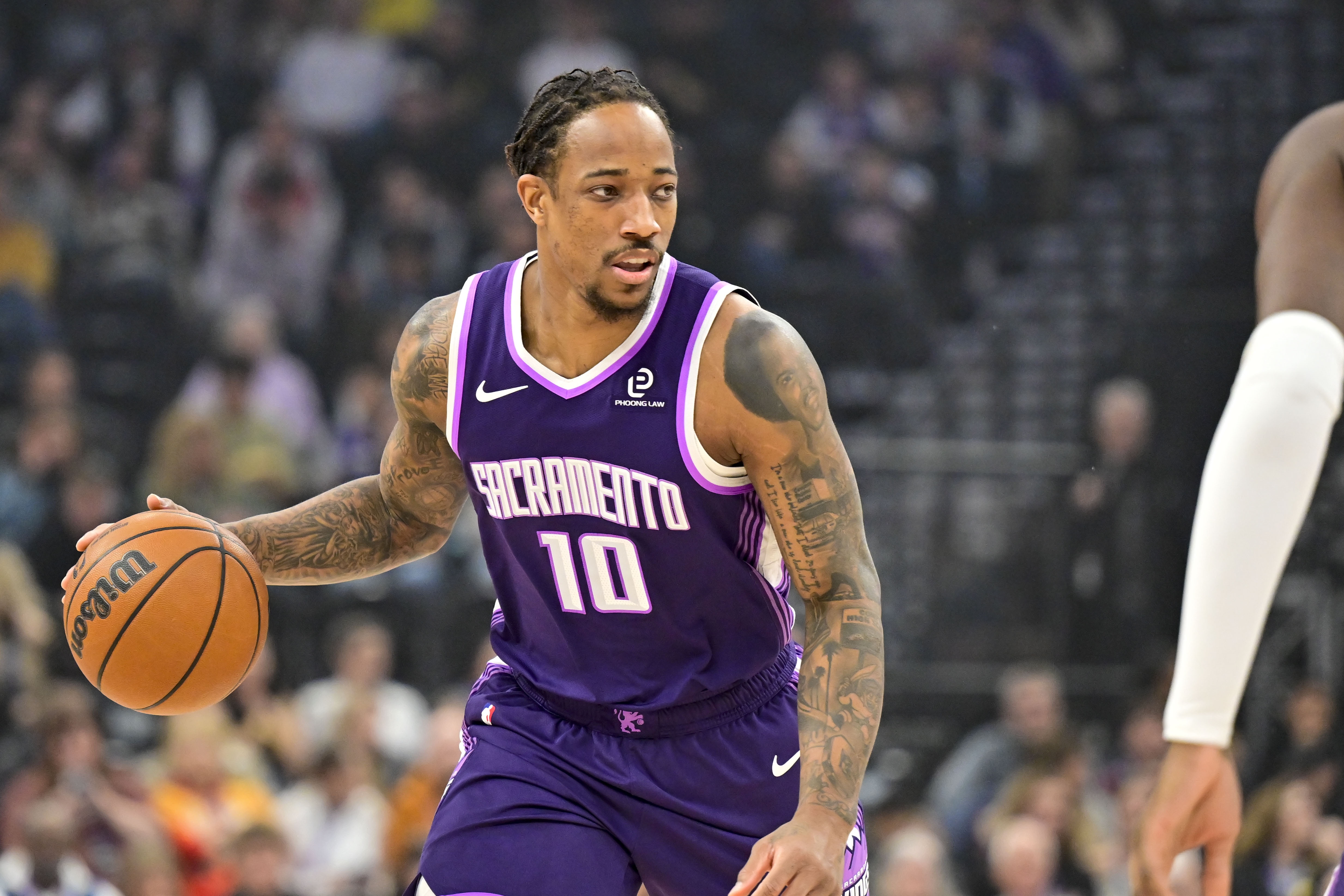 开云入口-得分能力&amp;持续性缺一不可！总得分前20全员出场数超1k 老詹超1.6k